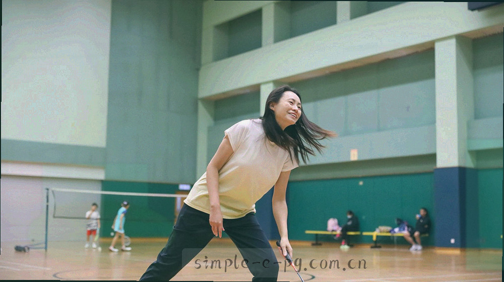 深色界面中呈现 5.2.1 版本号与功能网格的抽象图